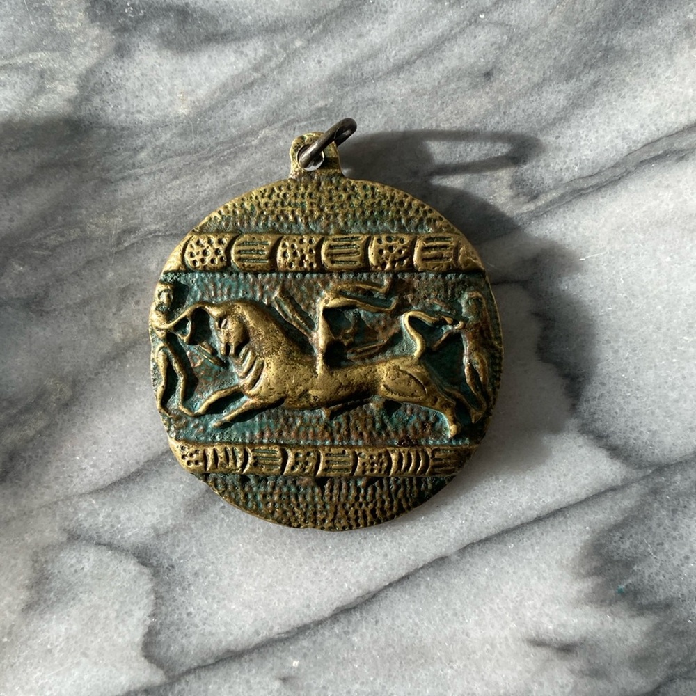 Vintage Pendant Taurocatapsia
